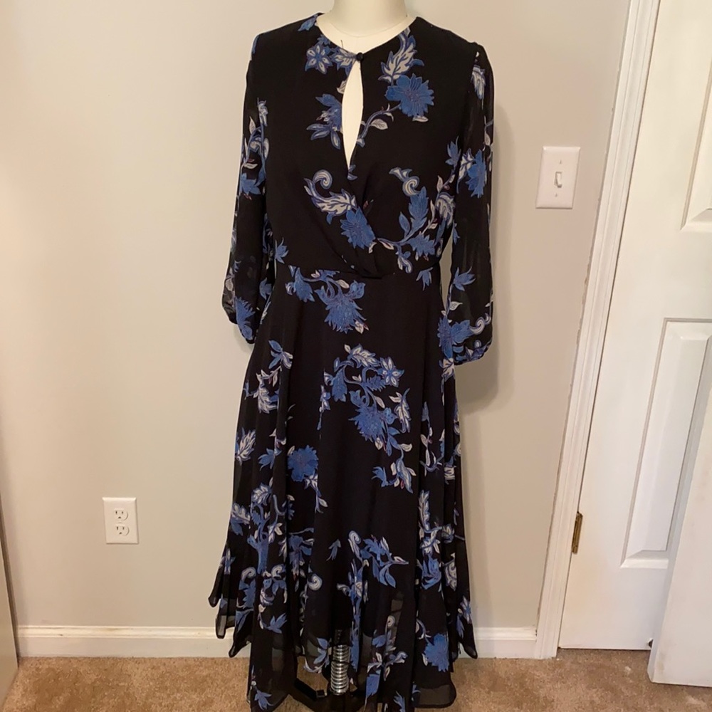 NWT Versona MIDI floral dress with keyhole front